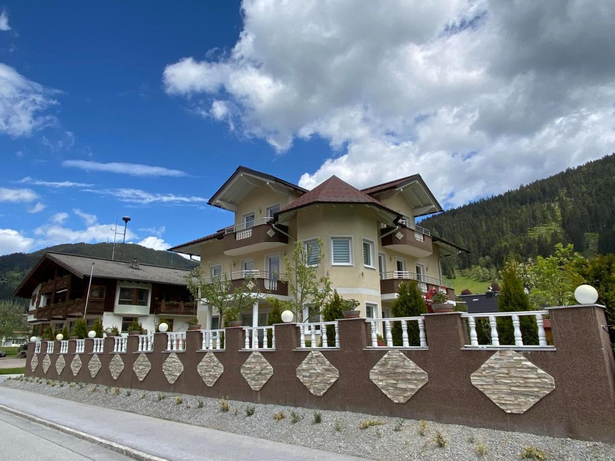 Haus Senel Apartment Ебен им Понгау Екстериор снимка