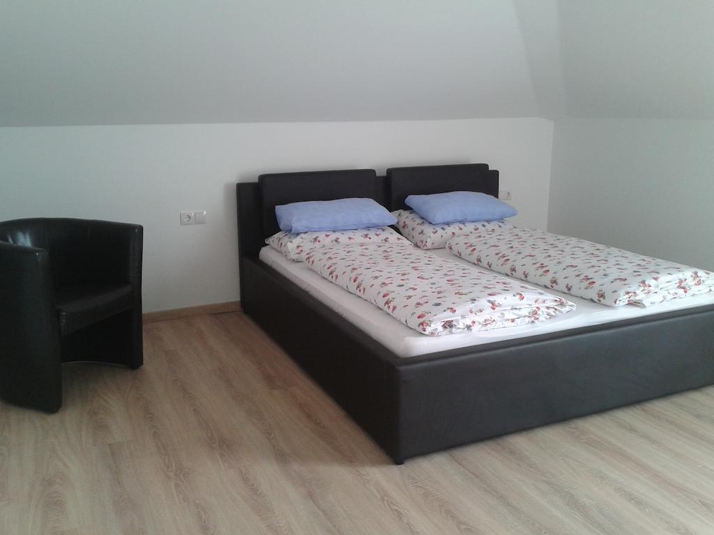 Haus Senel Apartment Ебен им Понгау Стая снимка